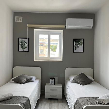 F3 Room 3, Private Room Two Single Beds Shared Bathroom Msida Ngoại thất bức ảnh
