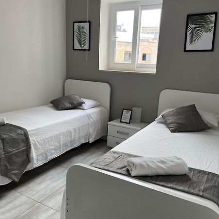 F3 Room 3, Private Room Two Single Beds Shared Bathroom Msida Ngoại thất bức ảnh