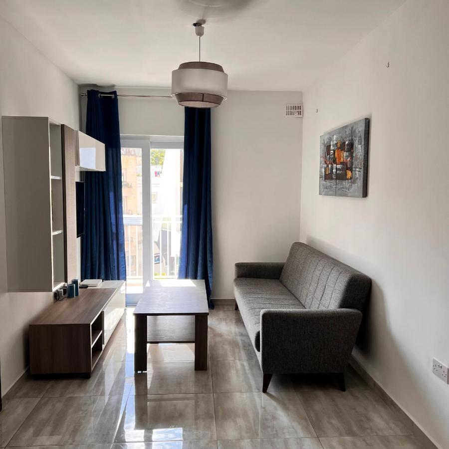 F3 Room 3, Private Room Two Single Beds Shared Bathroom Msida Ngoại thất bức ảnh