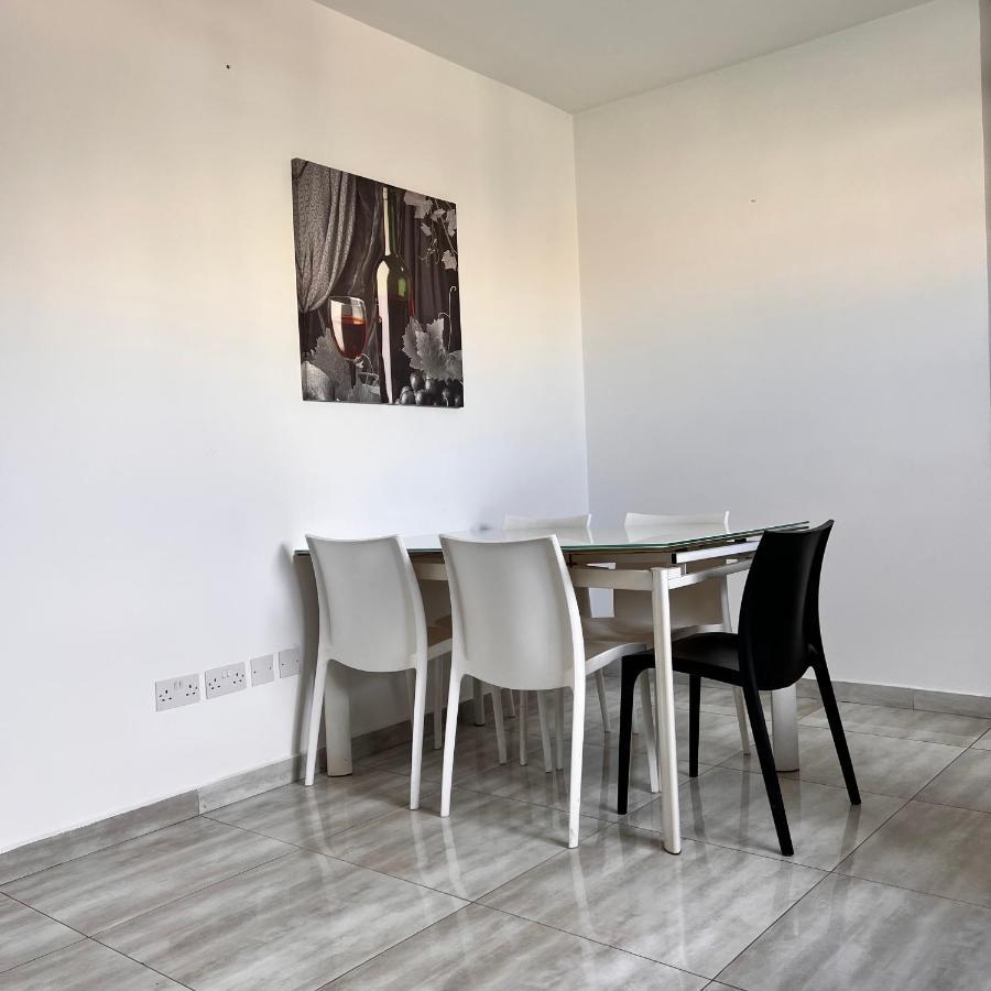 F3 Room 3, Private Room Two Single Beds Shared Bathroom Msida Ngoại thất bức ảnh