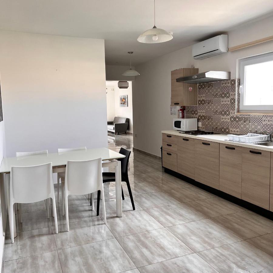 F3 Room 3, Private Room Two Single Beds Shared Bathroom Msida Ngoại thất bức ảnh