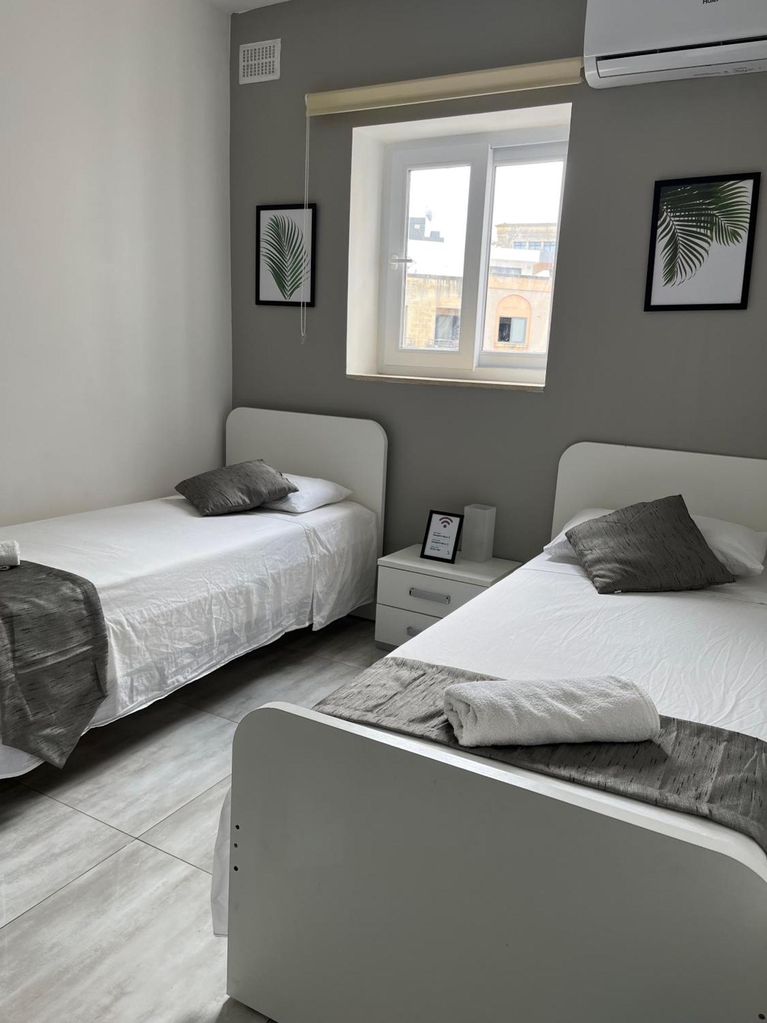 F3 Room 3, Private Room Two Single Beds Shared Bathroom Msida Ngoại thất bức ảnh